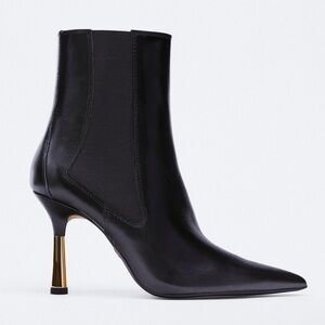 NWT. Zara Black Leather Metallic Heel Chelsea Boots. Size 5.